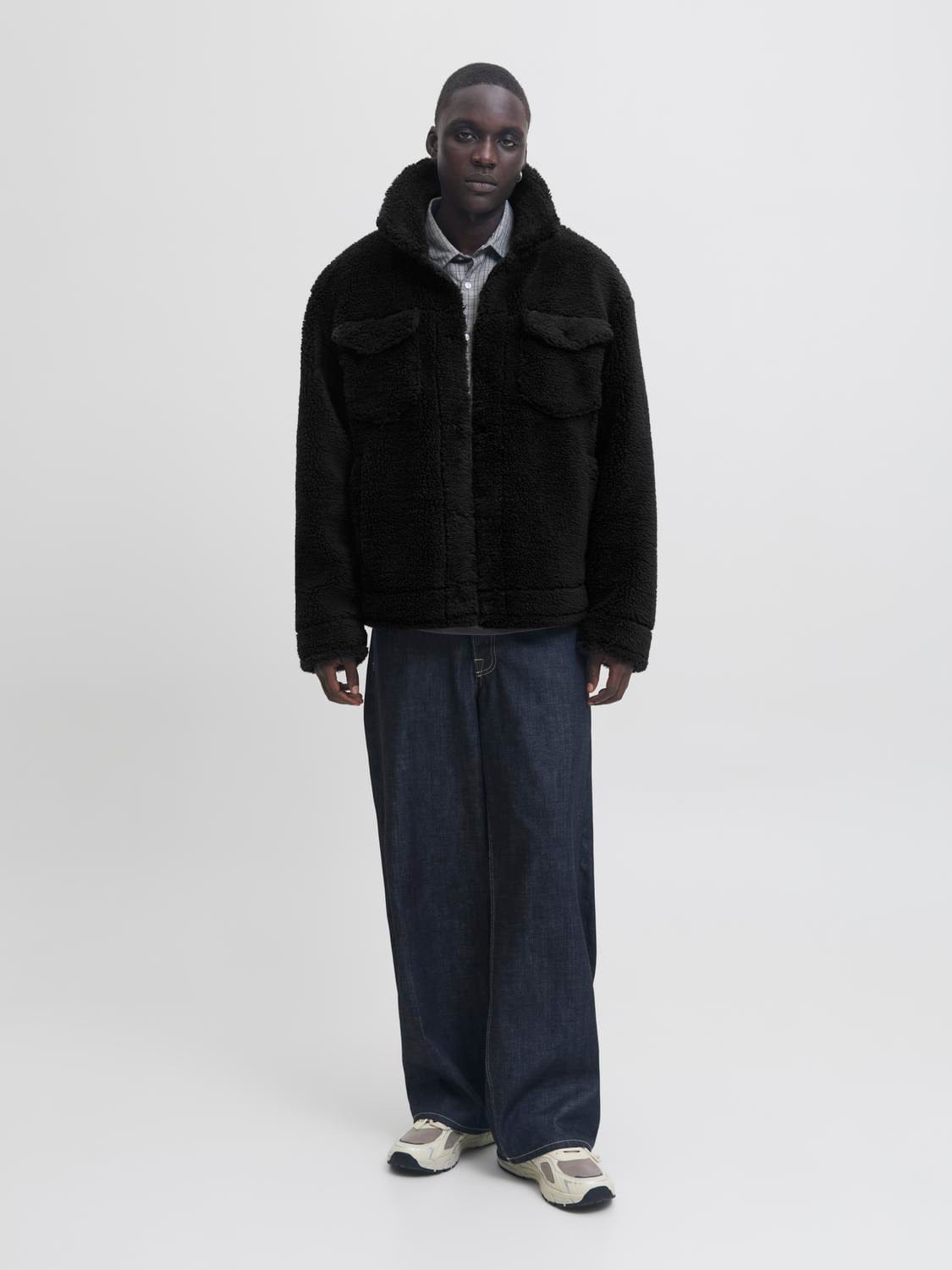 model_shot-front_full